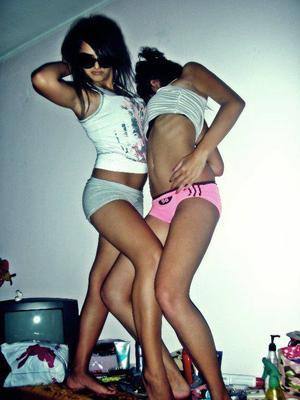 Sylvia, 19 in Hawaii | Younger Adult Woman, Older Men