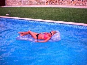 Chat with Ellie (23) | Alberta Local Women