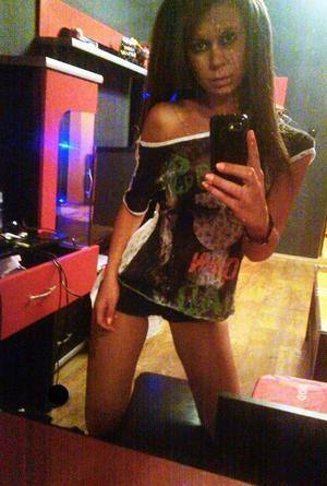 Selina (22) in Oregon | Local Adult Woman