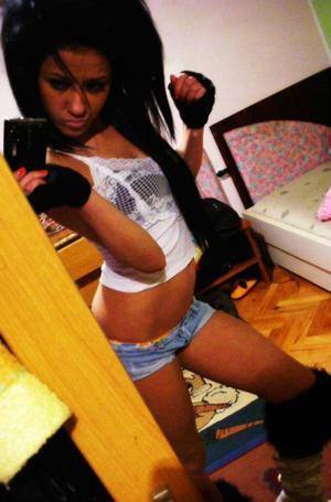 Helena (19) in Quebec | Local Adult Woman
