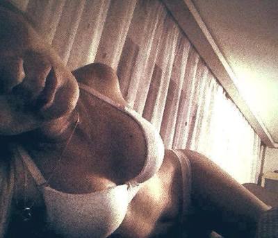 Chat with Larissa (29) | Arizona Local Women