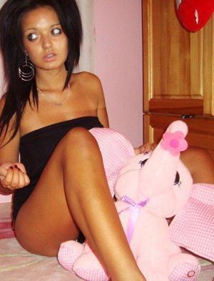 Ella from Santa Teresa, New Mexico is looking for adult webcam chat