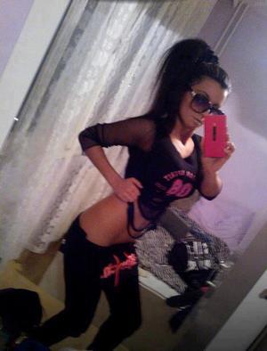 Meet local singles like Adah from Waunakee, Wisconsin who want to fuck tonight