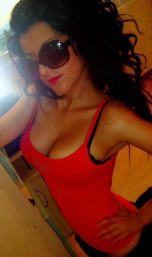 Ivelisse from Alton, Missouri is looking for adult webcam chat