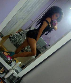 Birdie from  is looking for adult webcam chat