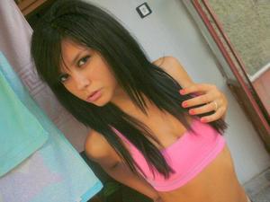 Tuyet from Kansas is looking for adult webcam chat