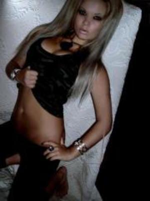 Roxanna from  is interested in nsa sex with a nice, young man