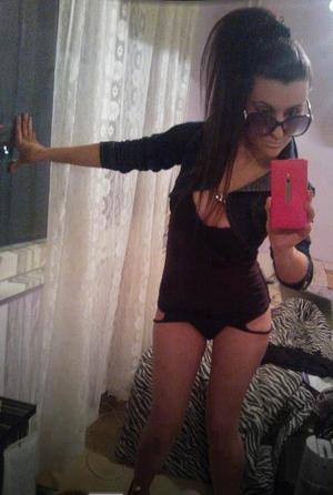 Jeanelle from Elsmere, Delaware is interested in nsa sex with a nice, young man
