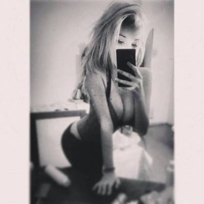 Oralee from Roxbury, Vermont is looking for adult webcam chat