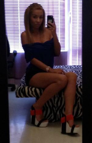 Leonarda from Eureka, Missouri is looking for adult webcam chat