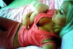 Shenna from Lihue, Hawaii is looking for adult webcam chat